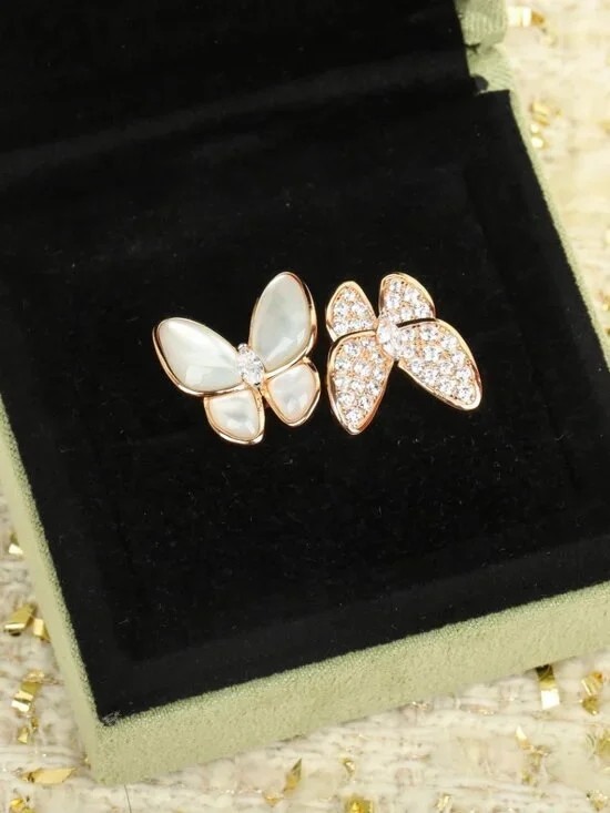 VCA's Two Butterfly Between the Finger Ring - Picture 5 of 6